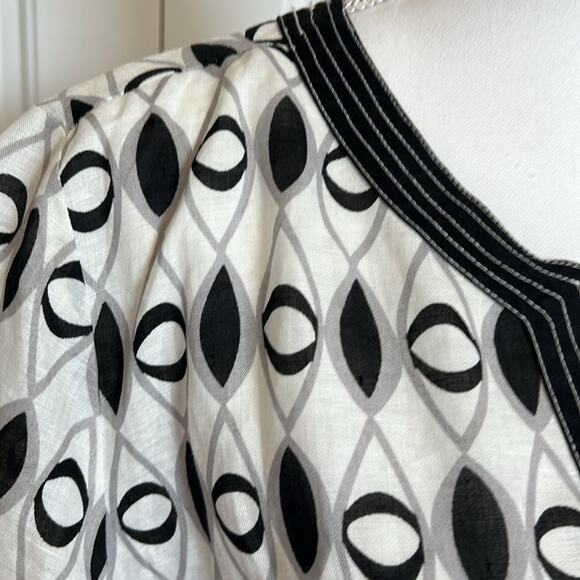 Lily Stanhope Woman Linen Tunic Plus Size 1X  Geometric Black Cream Classy Top - Picture 4 of 15